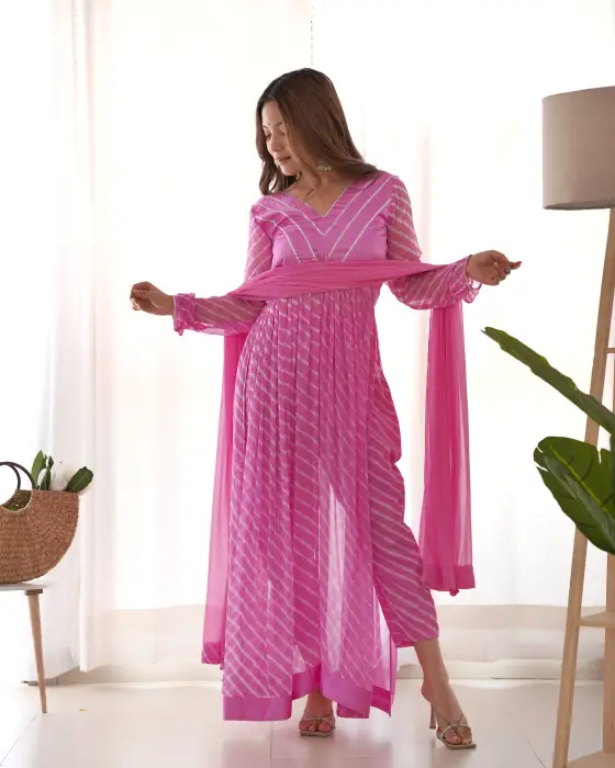 his Kurta Suit Is A Great Choice And A Must For Every Wardrobe. Embellished With A Beautiful Pattern, The Vintage Design Enhances The Royal Look Of The Kurta. Made With An Intricate Technique, This Is A Heritage Of Its Own Kind. With A Rich Border Envelop